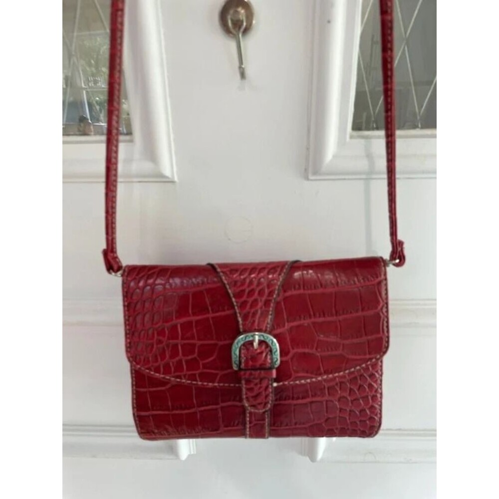 Red beautiful Crossbody/Wallet/clutch EUC front, magnetic closure, back zipper p